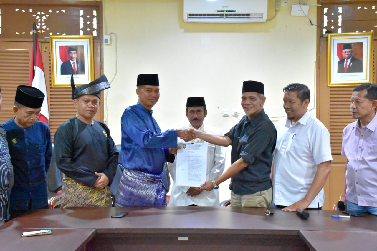 Datuk Muspidauan SH MH Resmi Terima SK PJS LAM Kota Pekanbaru